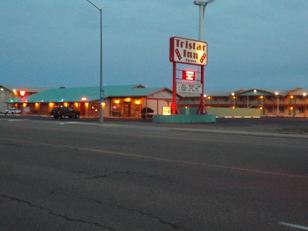Tristar Inn Xpress トゥクムカリ エクステリア 写真