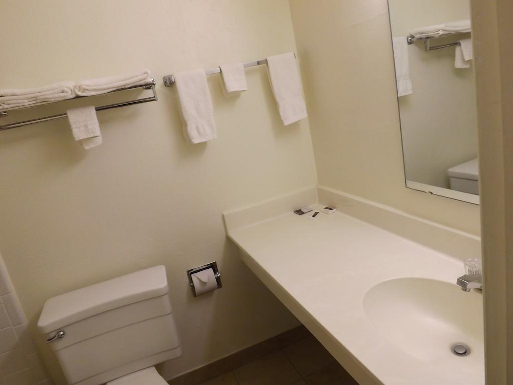 Tristar Inn Xpress トゥクムカリ エクステリア 写真