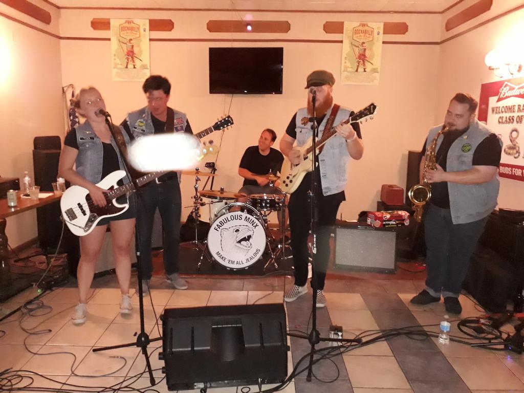 Tristar Inn Xpress トゥクムカリ エクステリア 写真