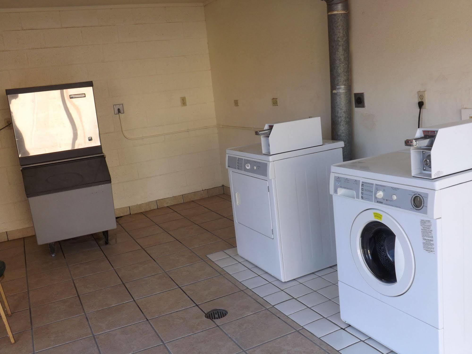 Tristar Inn Xpress トゥクムカリ エクステリア 写真